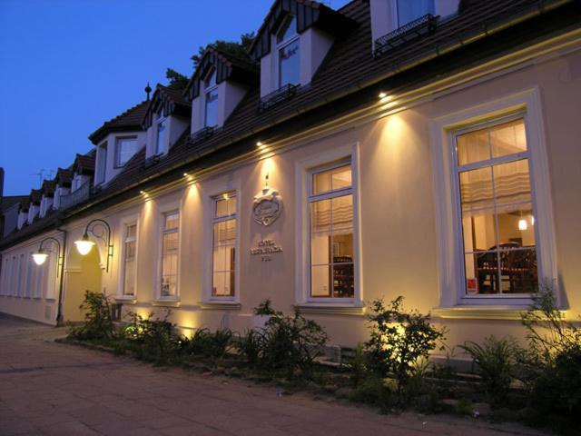 Hotel Zajazd Kultury, Dawniej Pocztowy Zielona Gora  Exterior photo