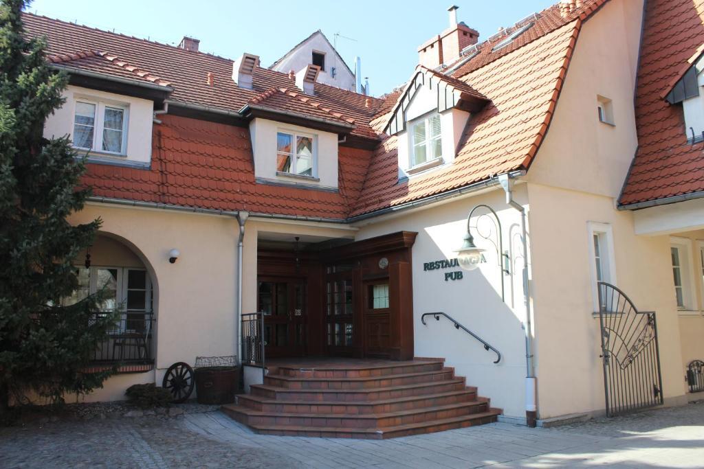 Hotel Zajazd Kultury, Dawniej Pocztowy Zielona Gora  Exterior photo